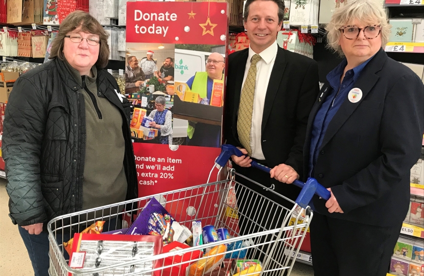 Nigel Huddleston MP at Tesco Food Collection