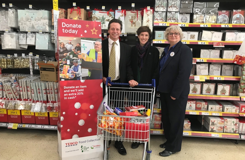 Nigel Huddleston MP at Tesco Food Collection