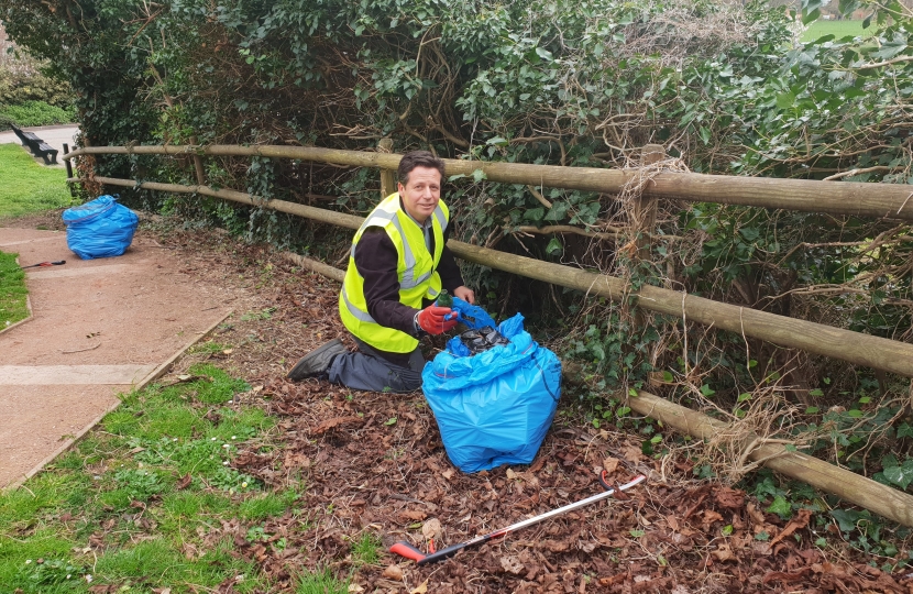 Nigel Huddleston MP litter-picking