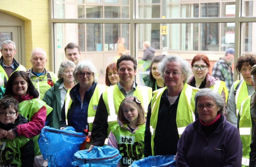 Nigel Huddleston MP with Evesham Anti Litter Group