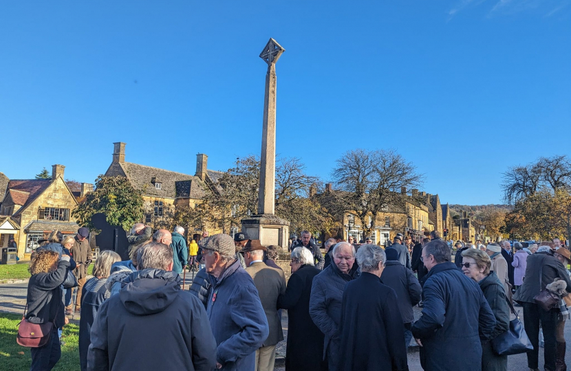 Nigel Huddleston joins Armistice Day ceremony in Broadway.