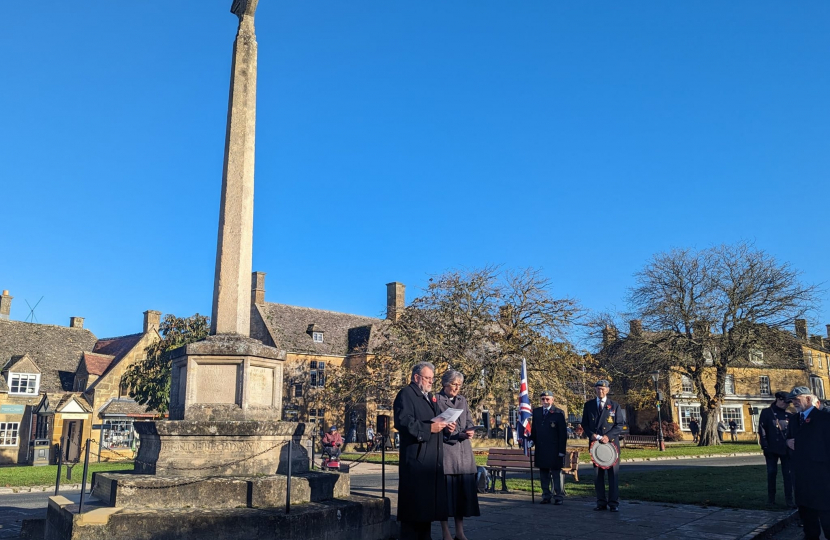 Nigel Huddleston joins Armistice Day ceremony in Broadway.