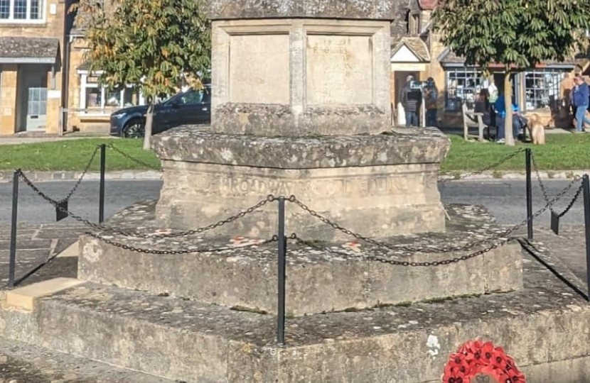 Nigel Huddleston joins Armistice Day ceremony in Broadway.