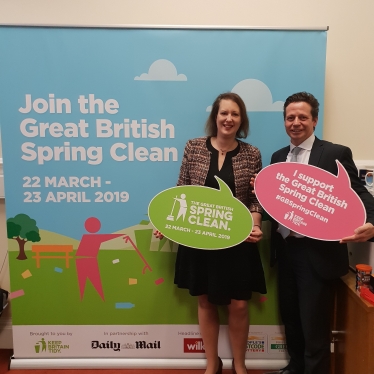 Nigel Huddleston MP and Victoria Prentis MP supporting the Great British Spring Clean campaign