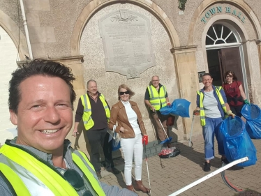 Litter Picking 1