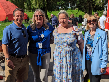 Nigel Huddleston MP starts the Riverside Sponsored Walk.