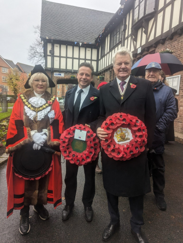 Nigel Huddleston MP attends Remembrance Sunday ceremony in Droitwich.