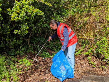 Litter Picking in Evesham for GB Spring Clean